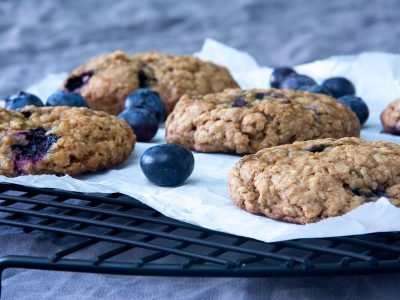 Knuspern schon zum Frühstück… Blaubeer-Cookies mit Haferflocken