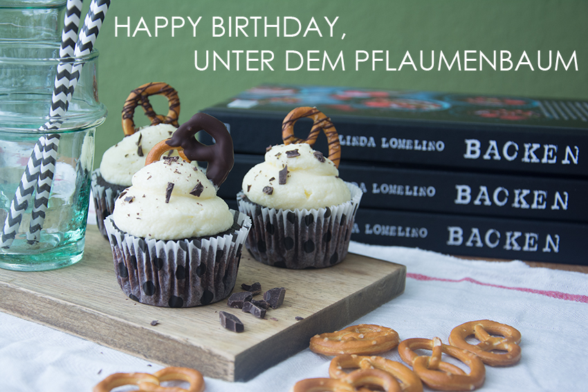 Happy Birthday, Unter dem Pflaumenbaum! Brezel-Bier-Cupcakes und ein feines Giveaway für euch… {Werbung}